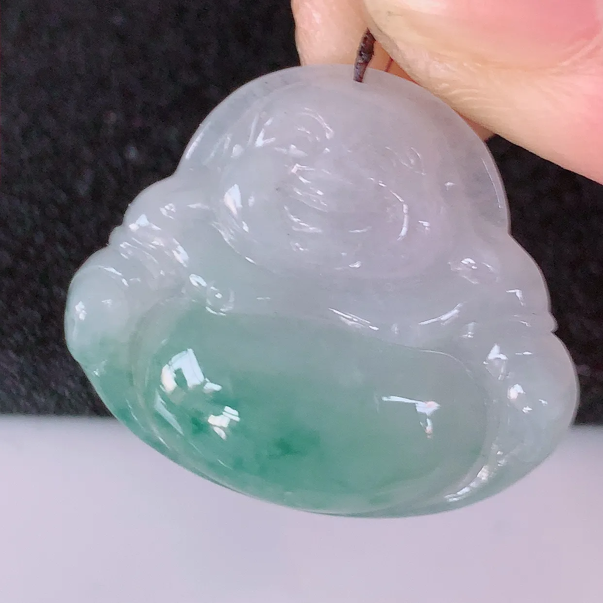 自然光实拍，冰飘花翡翠佛公吊坠，玉笑佛，饱满，开 脸喜庆， 配戴优雅迷人！#57.7