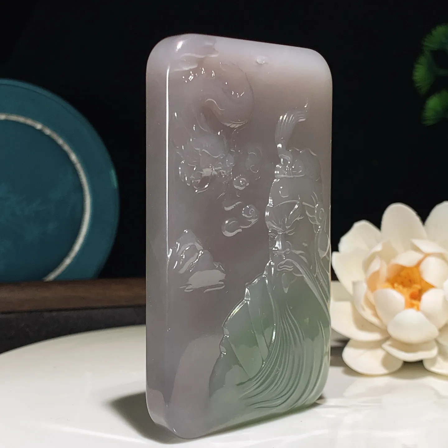 和田玉青海翠翠青武财神关公牌子挂件。尺寸85/51/11.5重132克 玉质细腻油润 底色纯净 脂粉