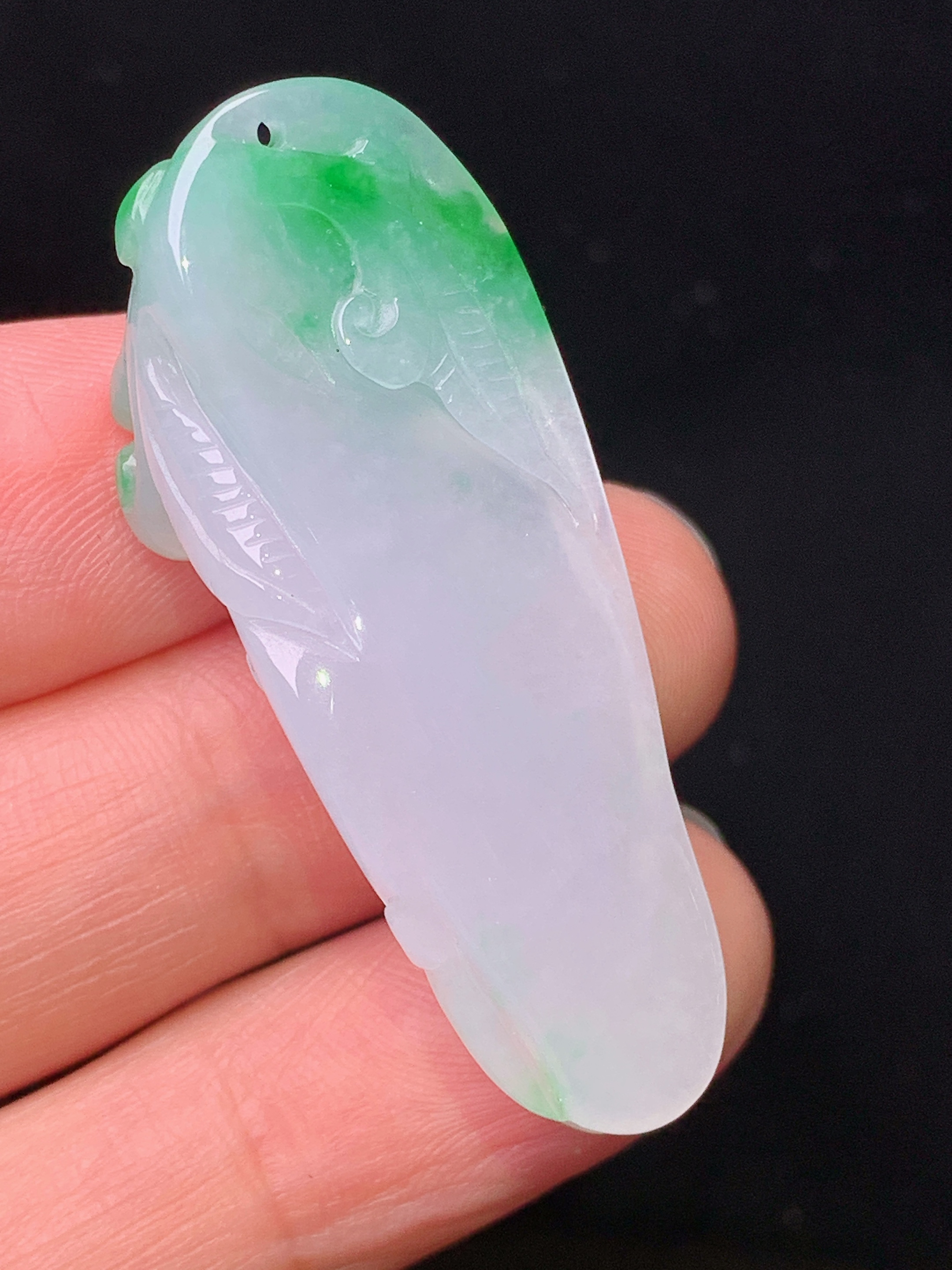 飘绿金蟾吊坠 玉质细腻 色泽艳丽清新 整体尺寸41.5*16.2*11.8