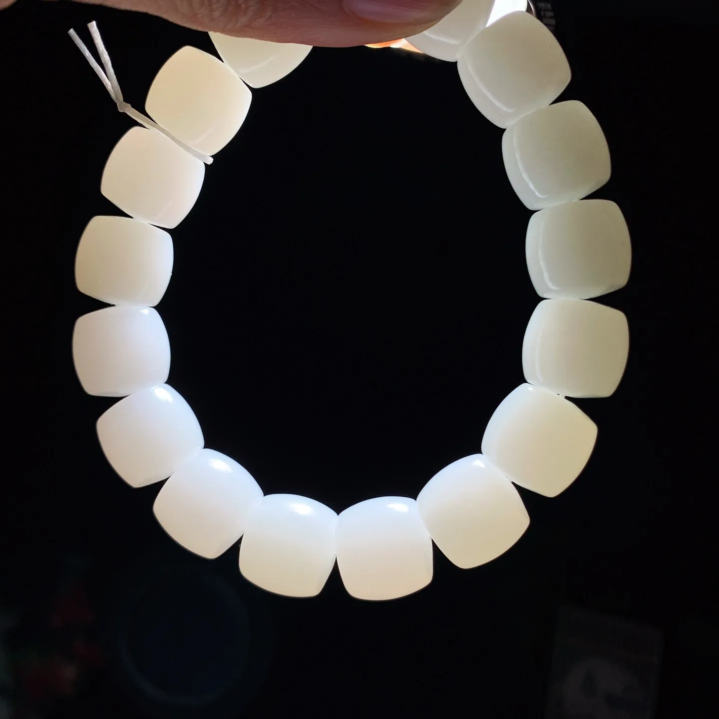 新疆和田玉羊脂白直切老型珠手串 单颗尺寸12/13！玉质细腻油润 底色纯净 脂粉好，品质好。lt251019