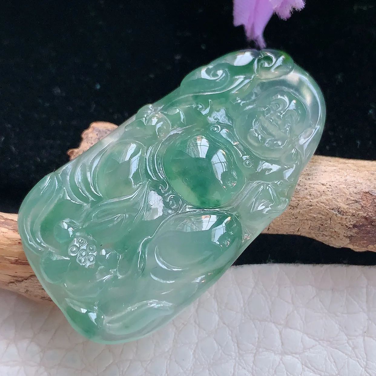 Ktj实拍43*23*4.8天然缅甸翡翠冰种站佛吊坠布袋佛玉坠