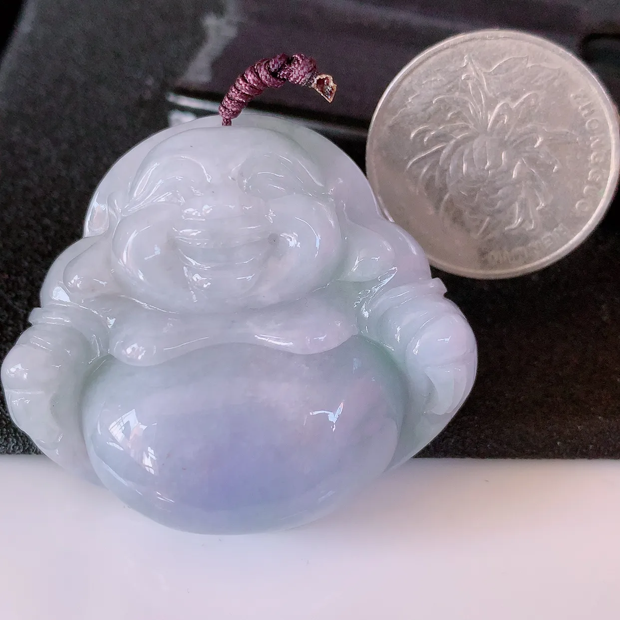 自然光实拍，大件厚装冰润紫罗兰翡翠佛公吊坠，开心笑佛，种老水足，颜色漂亮，立体饱满圆润，佩戴效果赞#41.7