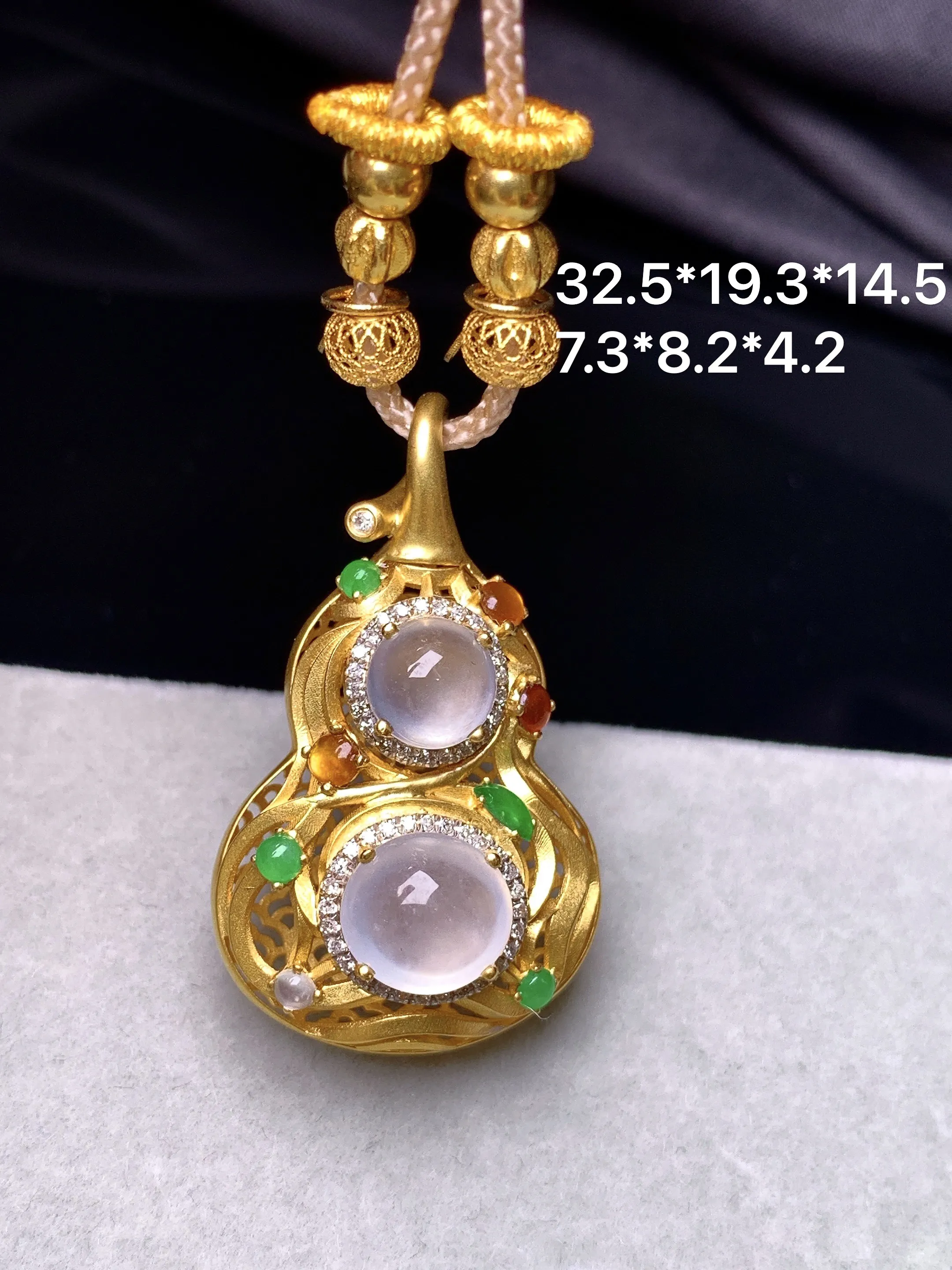 18k金钻镶嵌冰种蛋面吊坠 玉质细腻 色泽艳丽清新 整体尺寸32.5*19.3*14.5