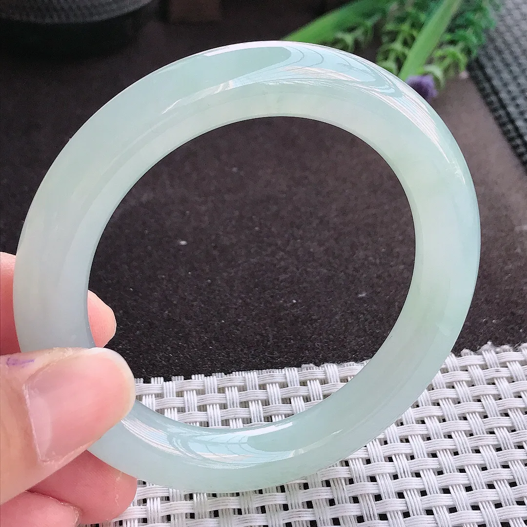 实拍翡翠A货57/10.3/11老坑冰纯果冻胶冰晴天空蓝圆条手镯翡翠玉镯女款