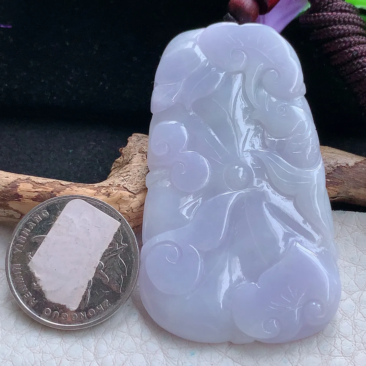 zen实拍61.8*37.2*5天然缅甸翡翠紫罗兰荷叶鱼吊坠 年年有余