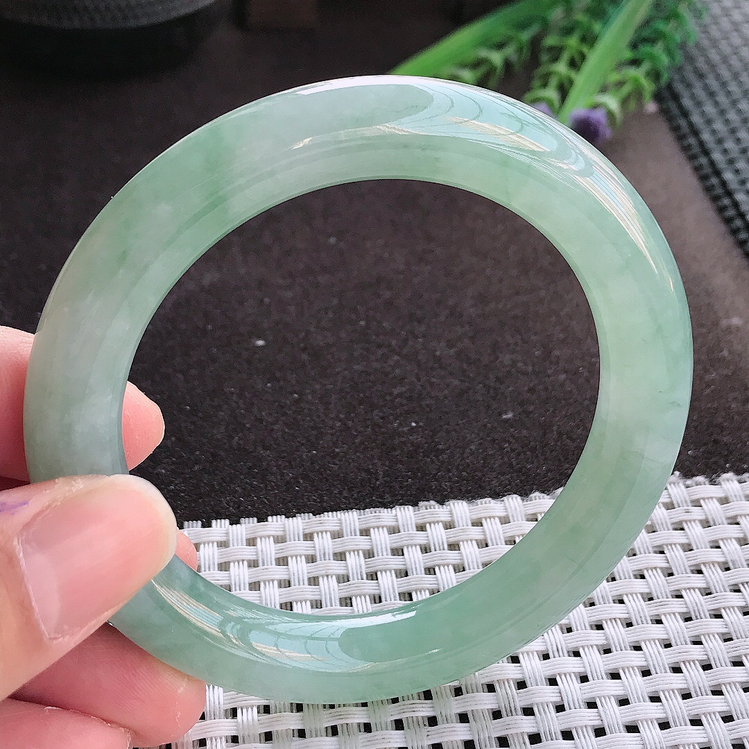 实拍翡翠A货57.5/11老坑冰润起胶冰晴飘绿圆条手镯翡翠玉镯女款百搭