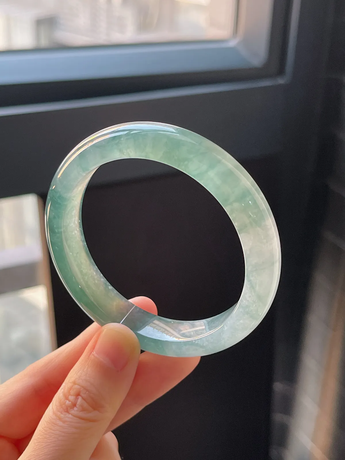 正圈53.8圈口，翡翠冰种飘绿手镯