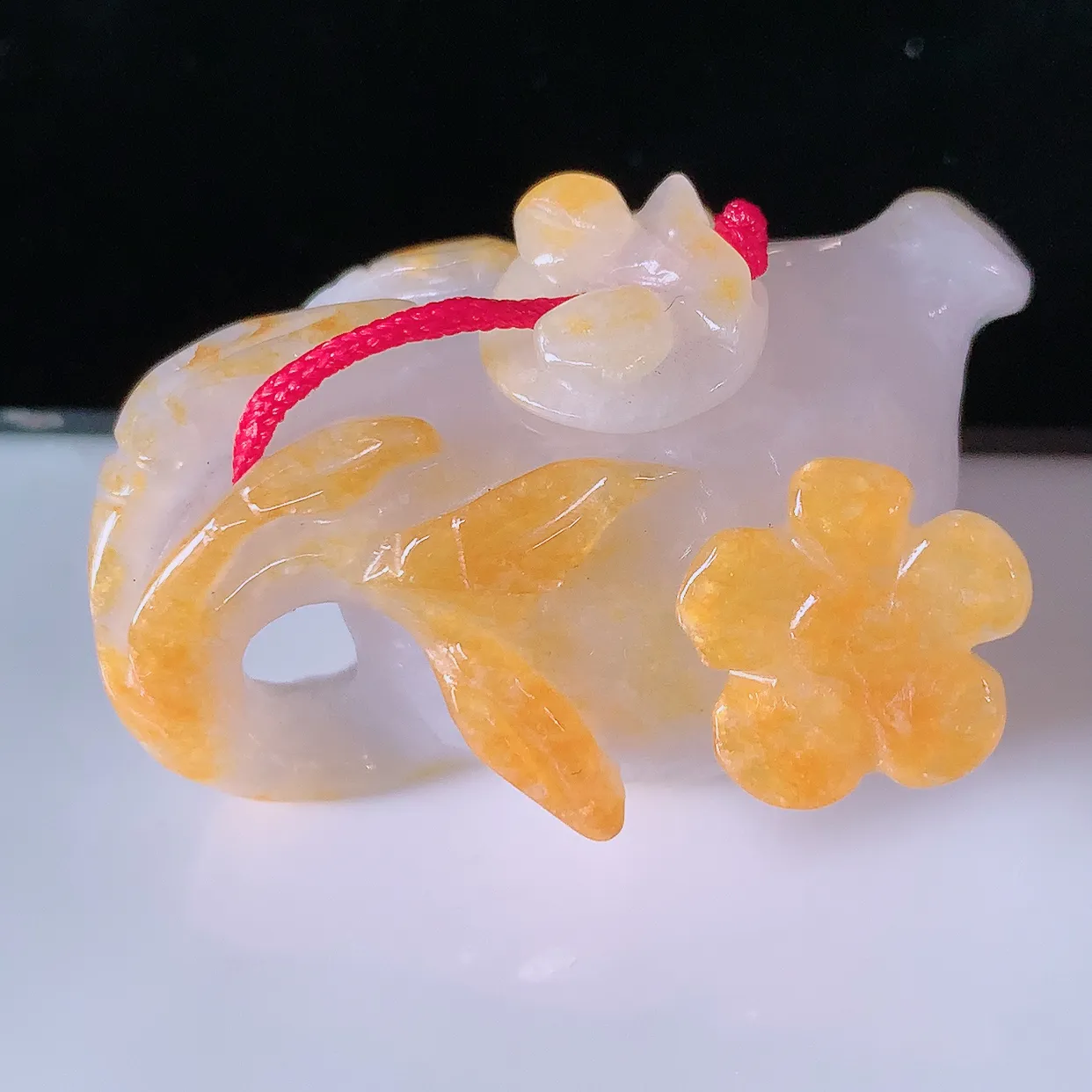 自然光实拍，水润黄翡双彩翡翠茶壶，翠色灵动，玉质细腻，颜色漂亮，品相佳#01.10