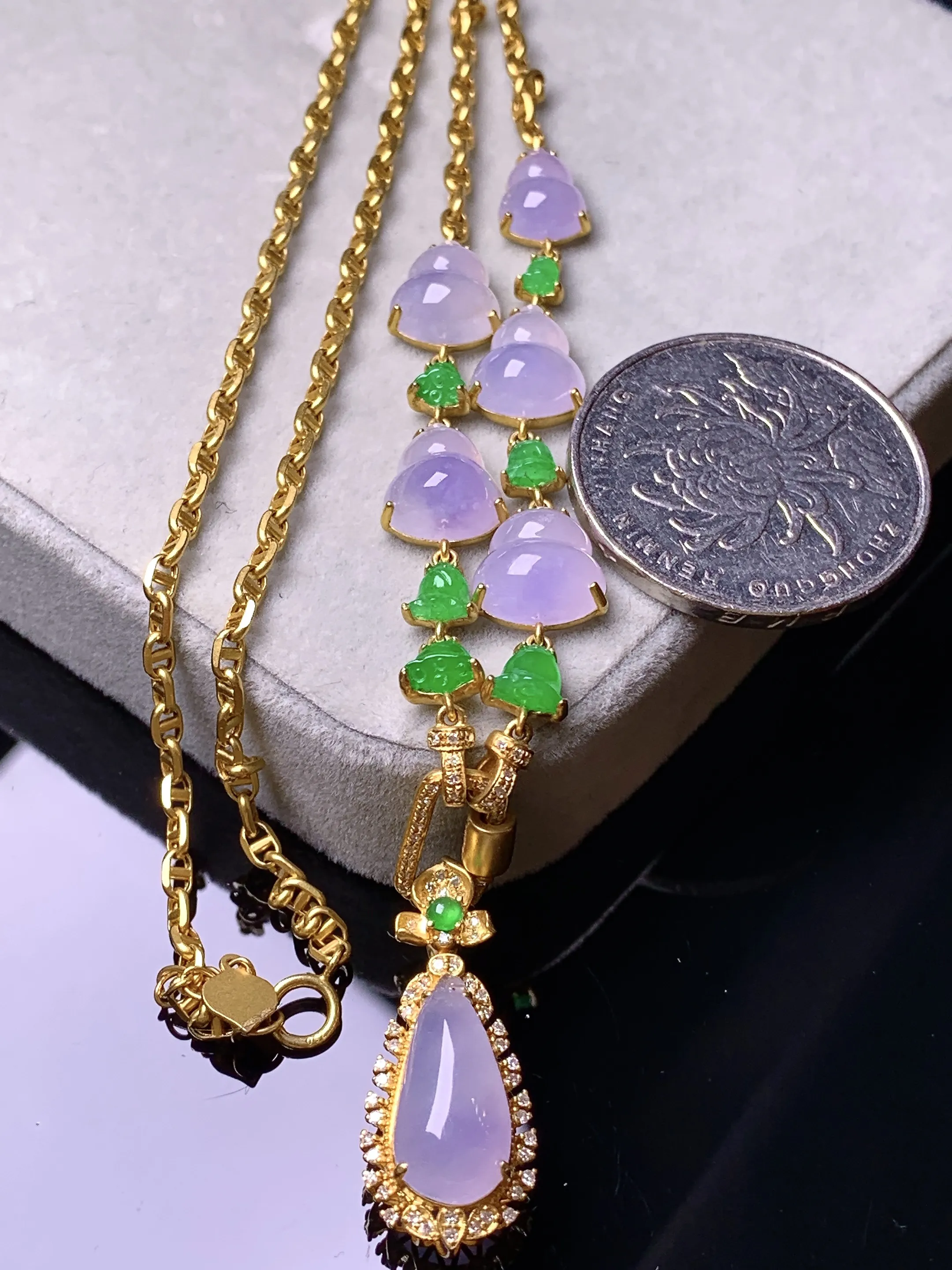 18k金钻镶嵌淡紫罗兰葫芦水滴多用项链吊坠 玉质细腻 色泽艳丽清新 整体尺寸25.2*10.6*8.2