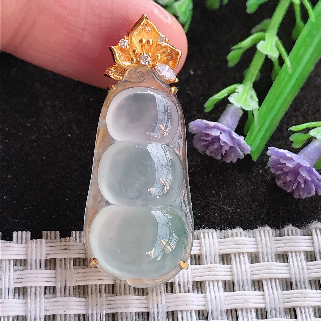 实拍A货翡翠37/15/9.2老坑18k金镶嵌冰种四季豆吊坠翡翠饱满福豆挂件