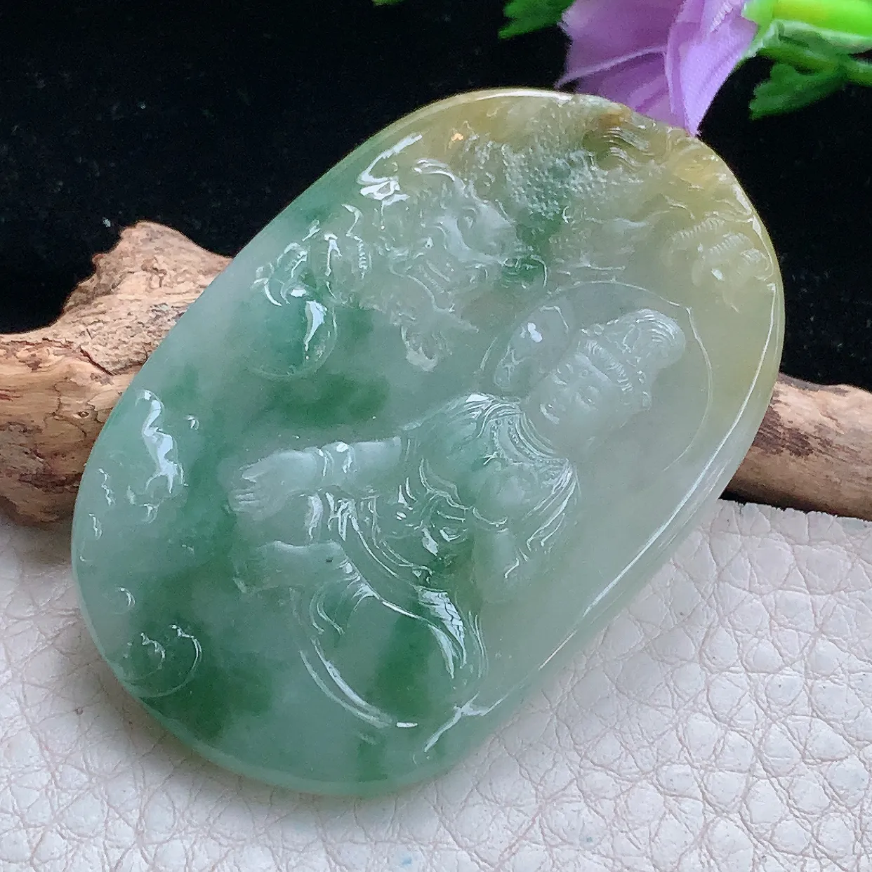 lz实拍55.5*36.2*5缅甸翡翠精雕三彩御龙观音吊坠 黄加绿自在菩萨玉坠