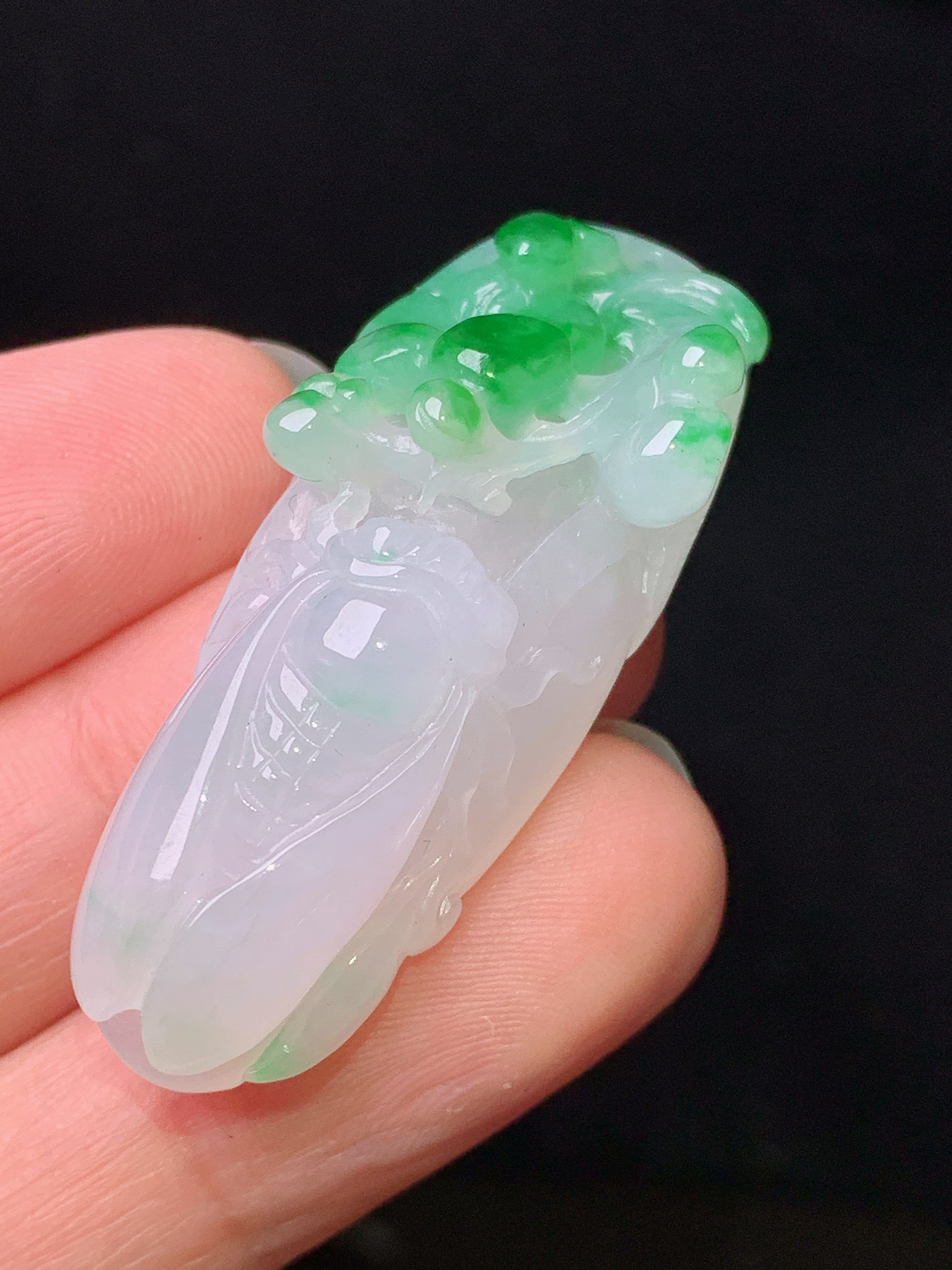 飘绿金蟾吊坠 玉质细腻 色泽艳丽清新 整体尺寸41.5*16.2*11.8