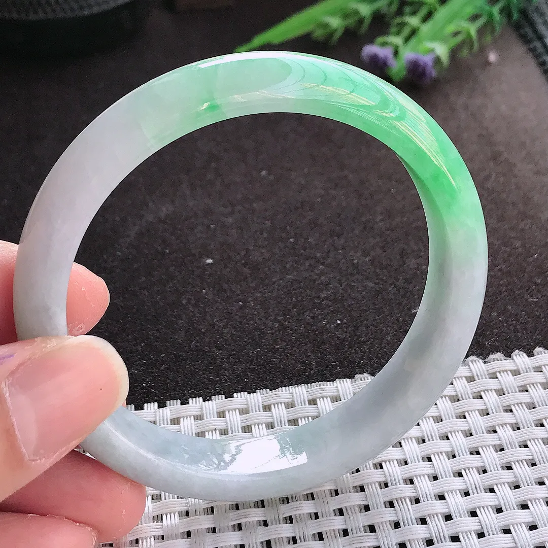 实拍翡翠A货58/11.7/7.5老坑精美飘阳绿手镯宽边玉镯女款百搭