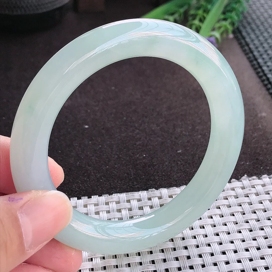 实拍翡翠A货57/10.3/11老坑冰纯果冻胶冰晴天空蓝圆条手镯翡翠玉镯女款