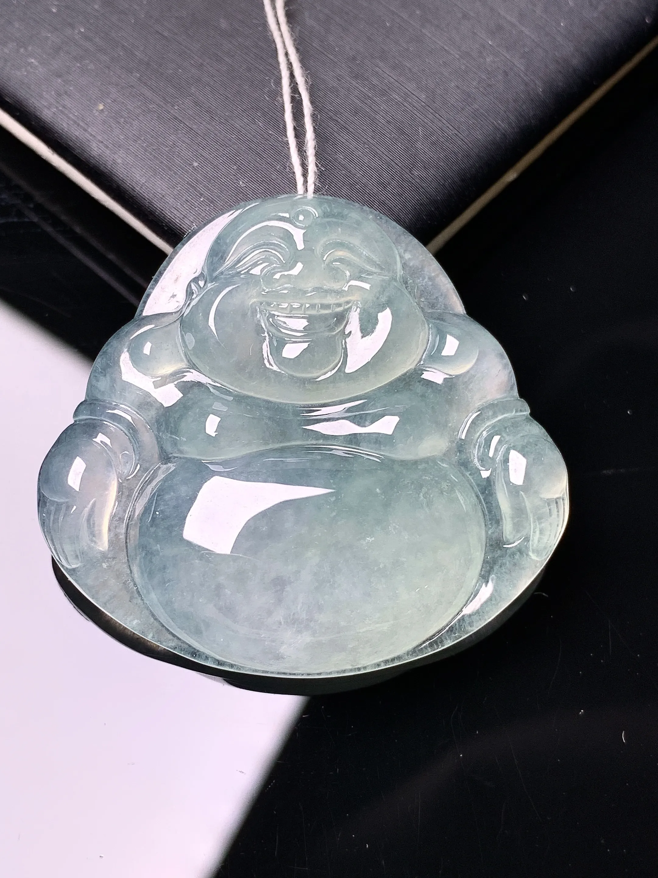 冰种佛公吊坠 玉质细腻 色泽艳丽清新 整体尺寸32.5*35*6.2