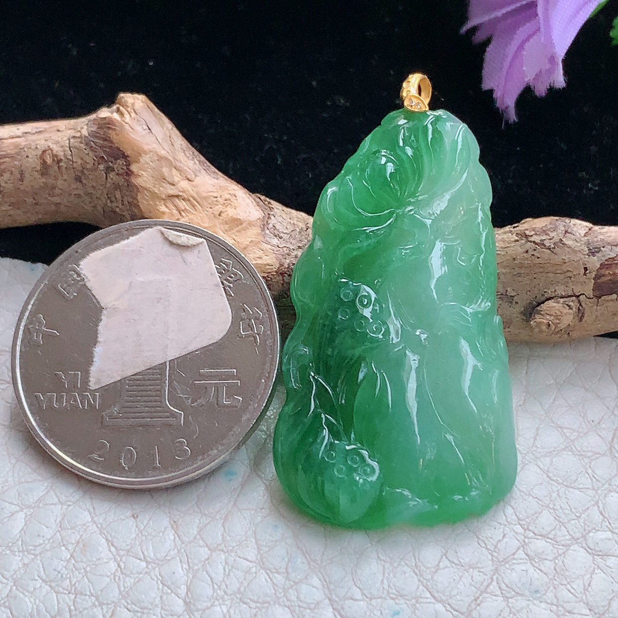 lz实拍39*22*7缅甸翡翠精雕冰绿莲年有鱼吊坠 荷叶鱼玉坠