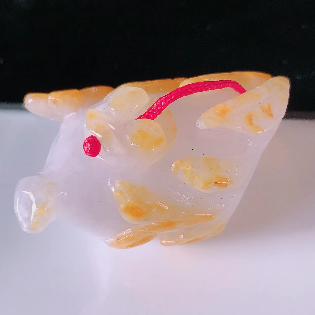 自然光实拍，水润黄翡双彩翡翠茶壶，翠色灵动，玉质细腻，颜色漂亮，品相佳#01.10