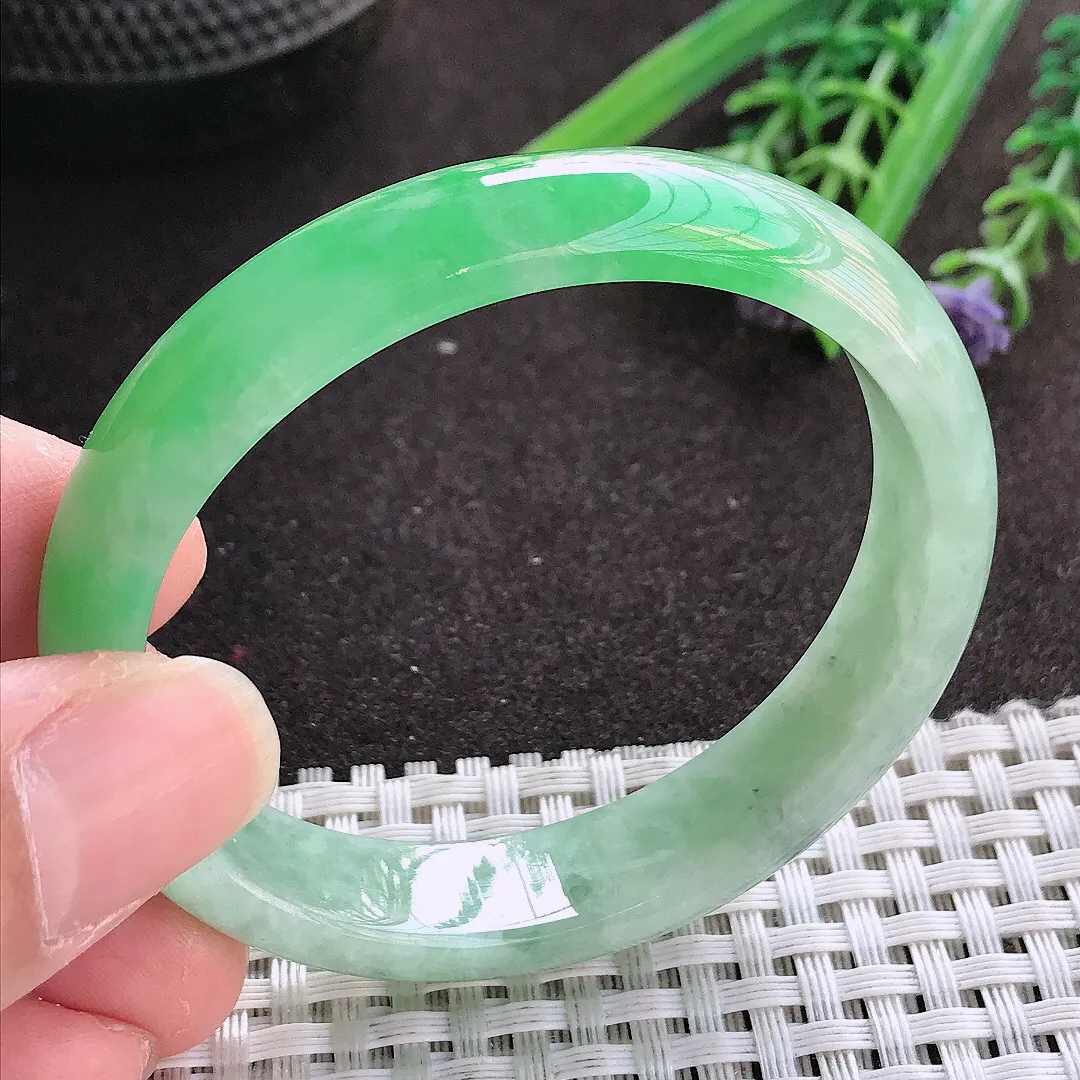 实拍翡翠A货51/46.5/12/6.5老坑精美满绿飘阳绿贵妃手镯翡翠玉镯女款