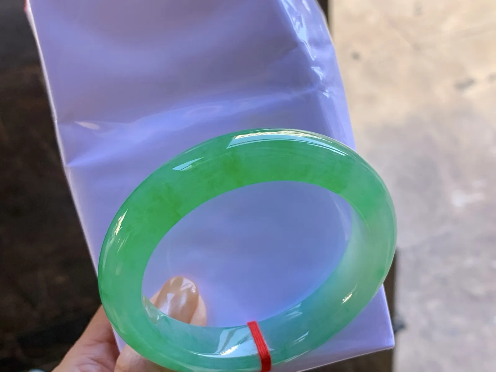 57.5-13.5-10

糯冰飘阳绿手镯^_^
种好水润