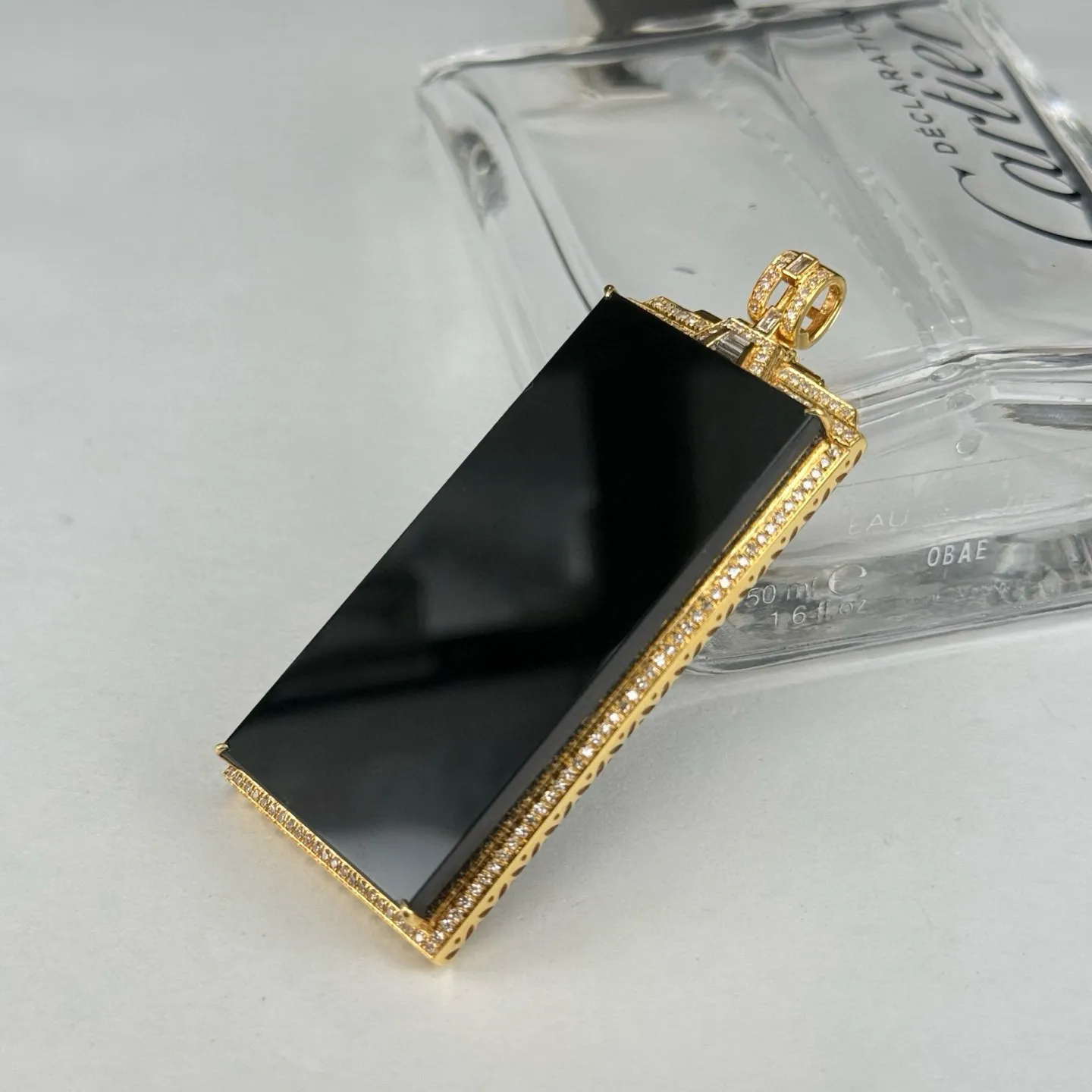 精品18k墨翠无事牌 种好色正 黑度极好 打灯通透 油性十足 尺寸62