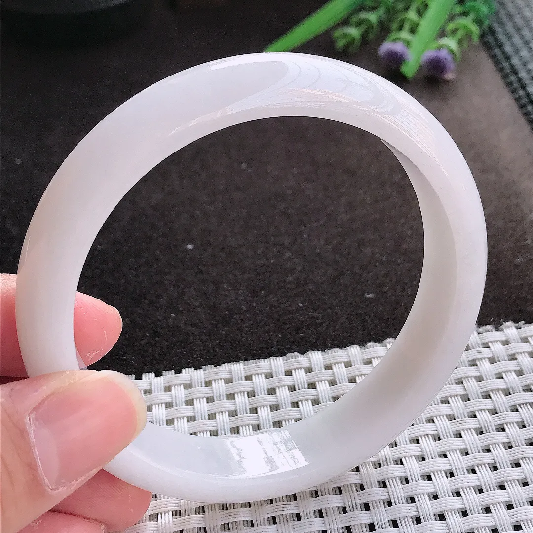 实拍翡翠A货63/13.9/8大圈口老坑秀气冰润月光白手镯宽边翡翠玉镯女款百搭