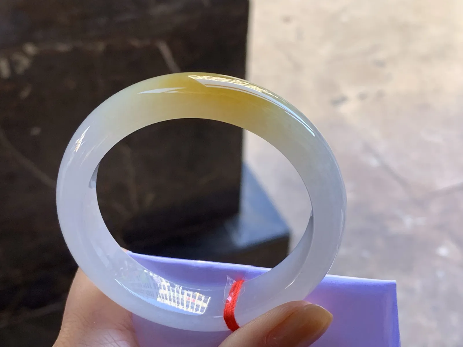 54.5-13.9-8.5

糯冰黄翡手镯^_^
水润独特