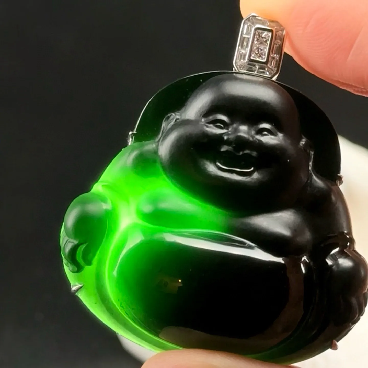 精品18k墨翠大肚佛 种好色正 黑度极好 打灯通透 油性十足 尺寸45.9