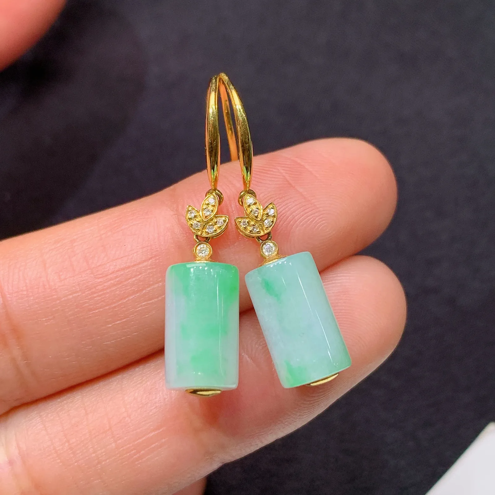 飘绿平安柱耳坠，18k金镶嵌，简约时尚，冰润细腻，种水足，Lh 尺寸11.1*6.7