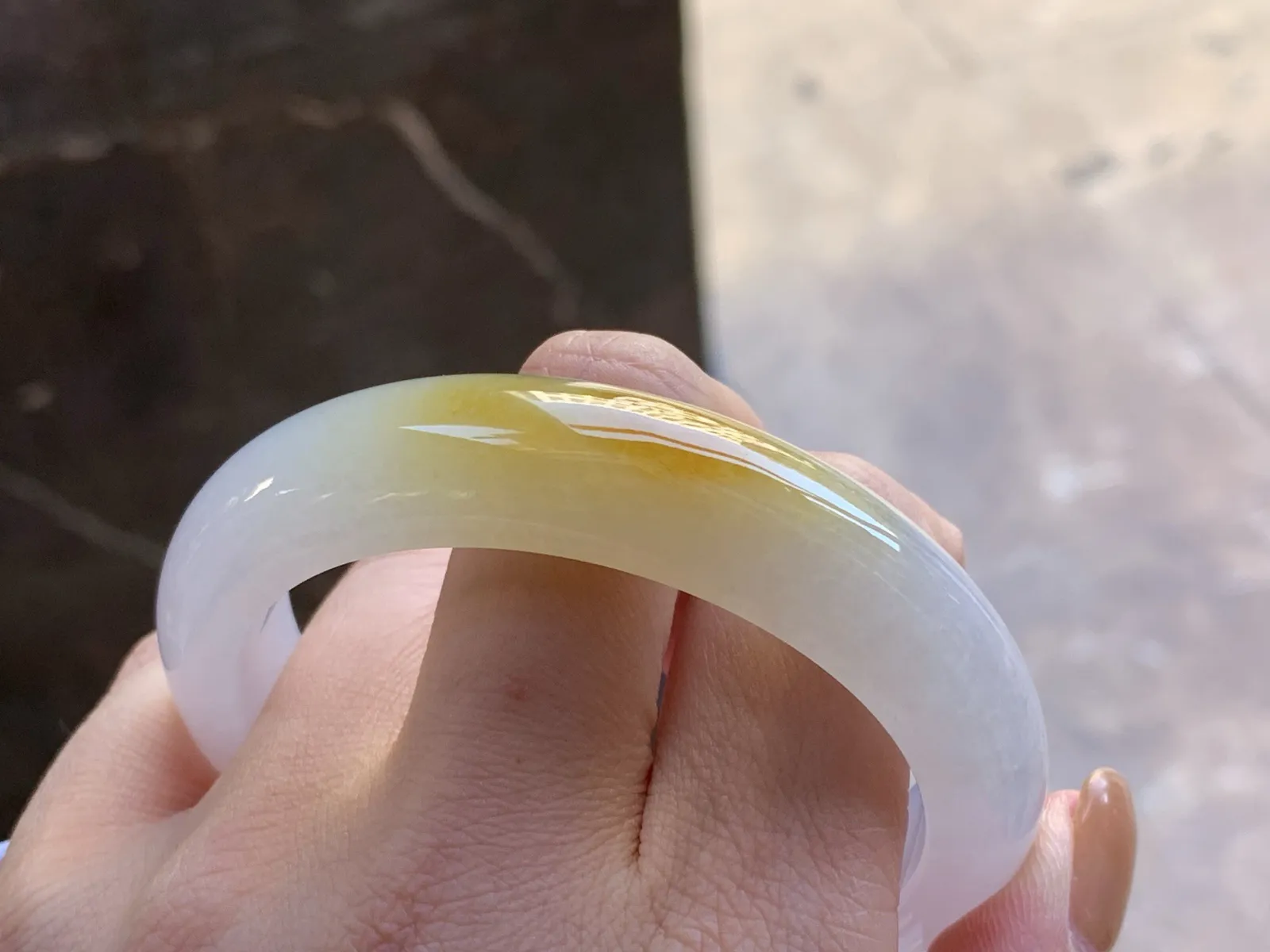 56-13.3-9

黄翡手镯^_^
水润独特