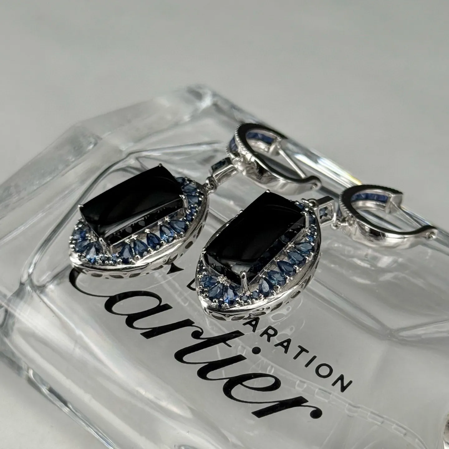 精品18k豪镶墨翠大耳坠 种好色正 黑度极好 打灯通透 油性十足 尺寸14.1