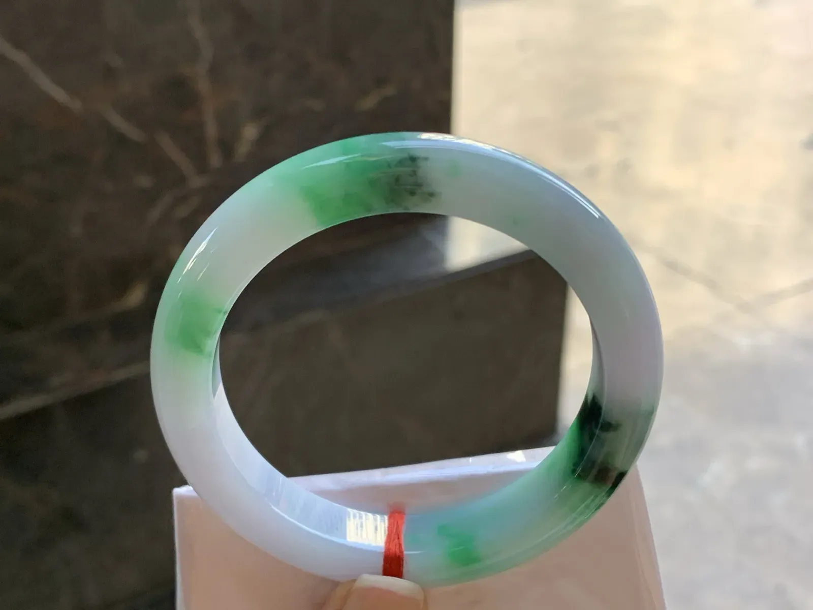 55-12-9.2

绿色手镯^_^淡春彩 玉质细腻 鲜艳