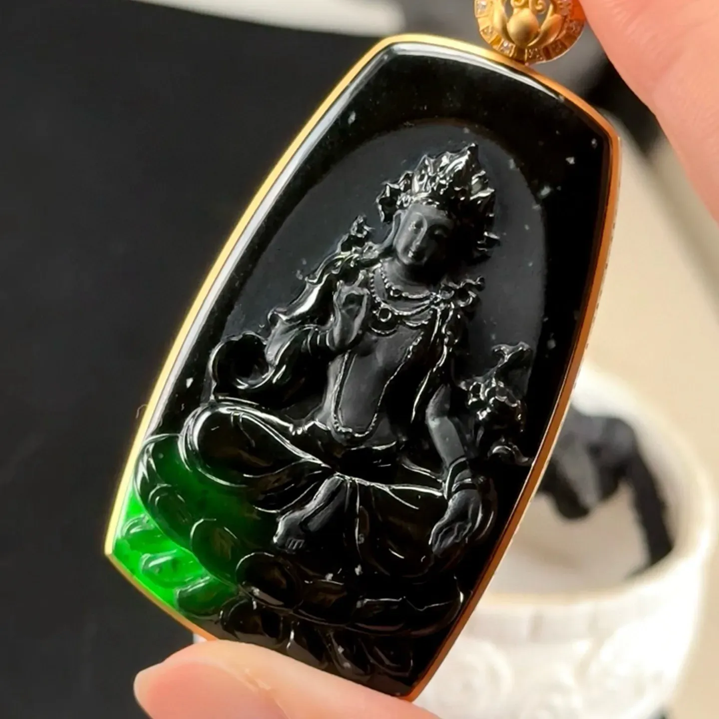精品18k墨翠度母观音 种好色正 黑度极好 打灯通透 油性十足 尺寸65.9