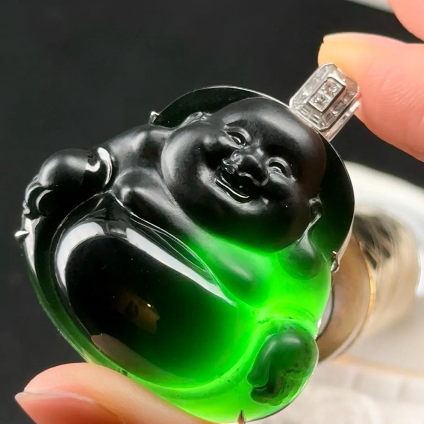 精品18k墨翠大肚佛 种好色正 黑度极好 打灯通透 油性十足 尺寸45.9