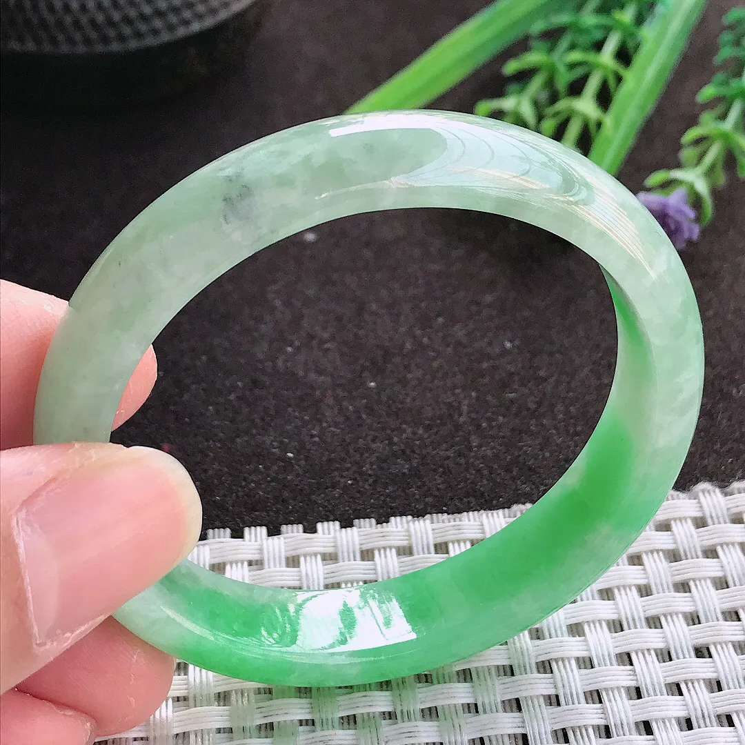 实拍翡翠A货51/46.5/12/6.5老坑精美满绿飘阳绿贵妃手镯翡翠玉镯女款