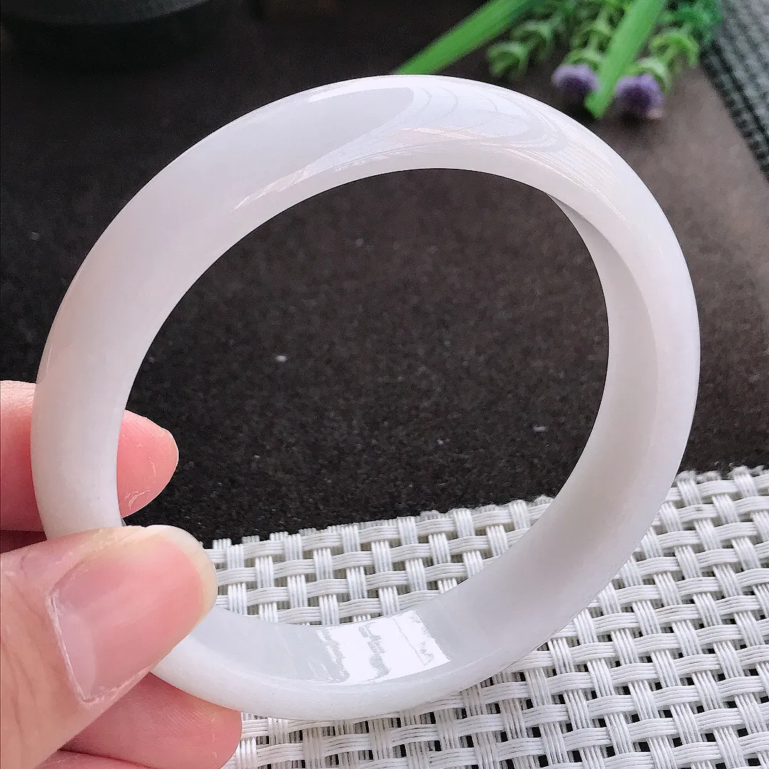 实拍翡翠A货63/13.9/8大圈口老坑秀气冰润月光白手镯宽边翡翠玉镯女款百搭