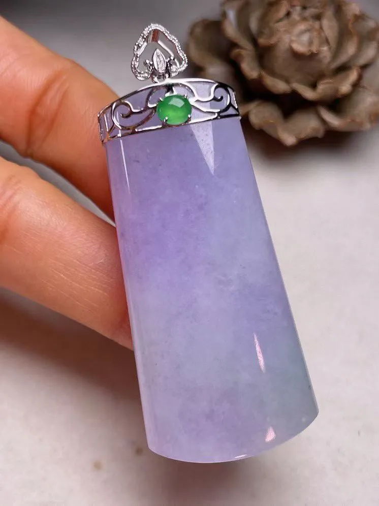 冰糯种紫罗兰无事牌吊坠、真金真钻镶嵌，种水好，玉质细腻 .裸石尺寸 50.0*23.8