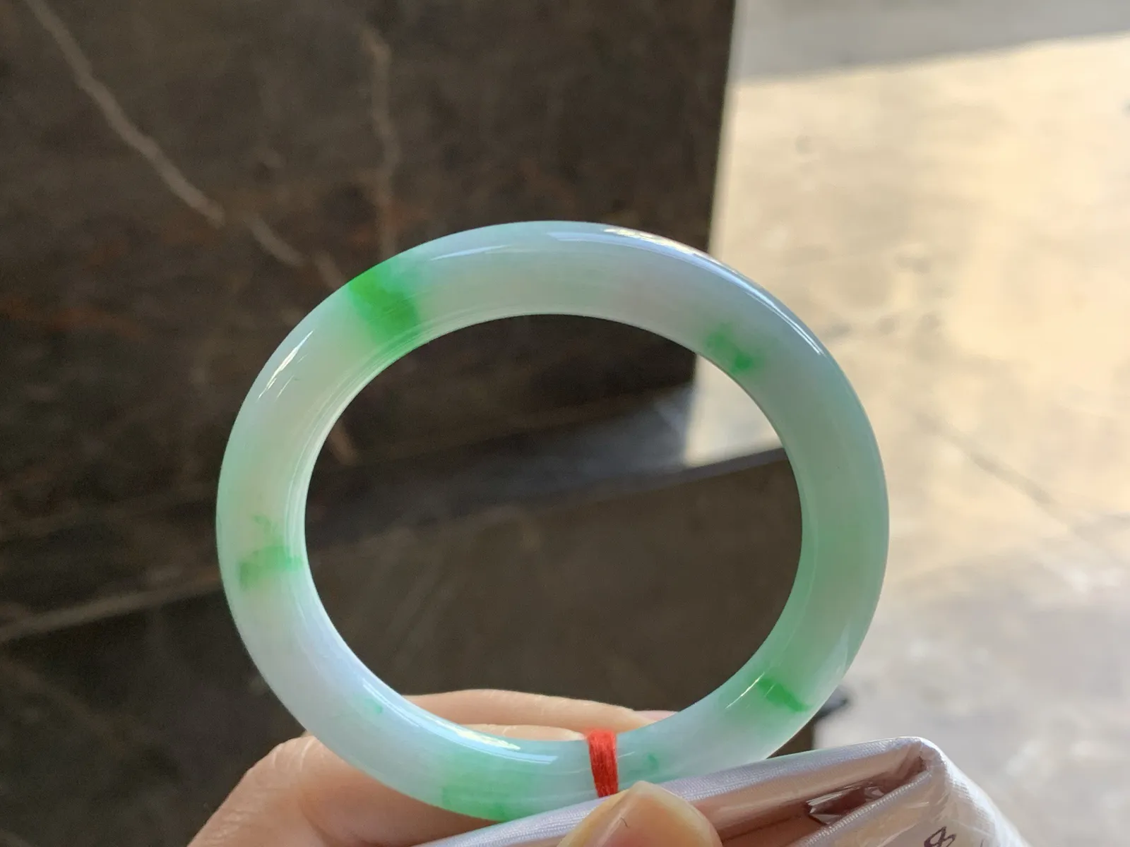 52-9.5

带色圆条手镯^_^颜色好看 细腻