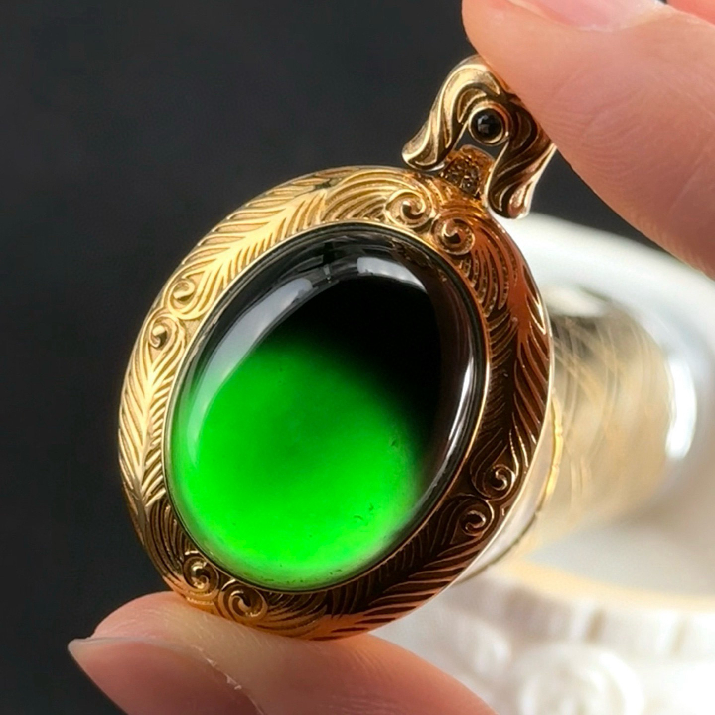 精品18k墨翠蛋面吊坠 种好色正 黑度极好 打灯通透 油性十足 尺寸40.1