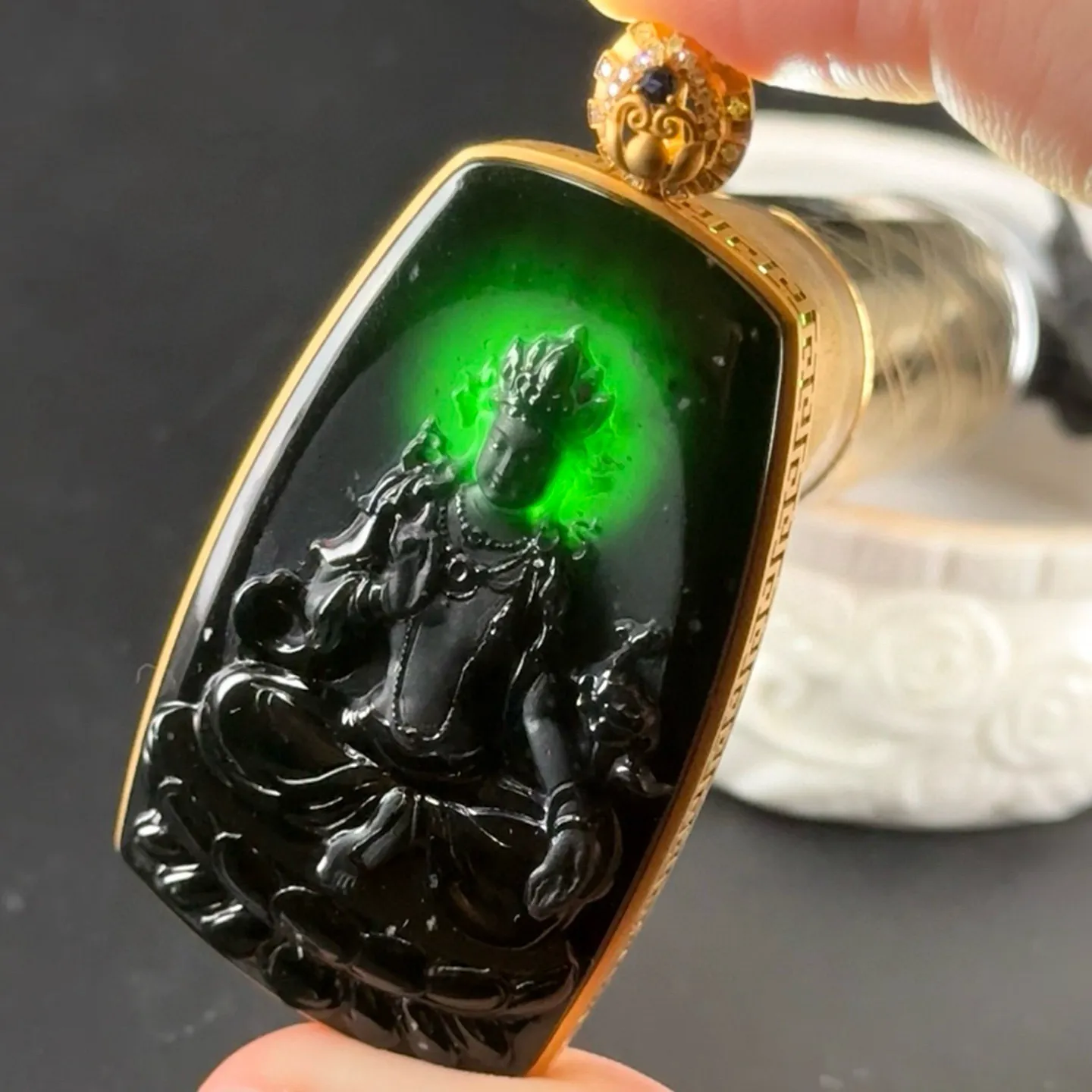 精品18k墨翠度母观音 种好色正 黑度极好 打灯通透 油性十足 尺寸65.9