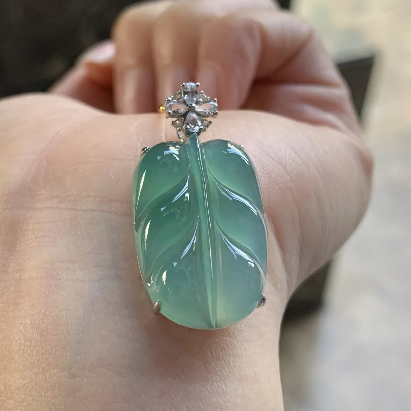 金钻镶嵌冰蓝叶子^_^颜色鲜艳