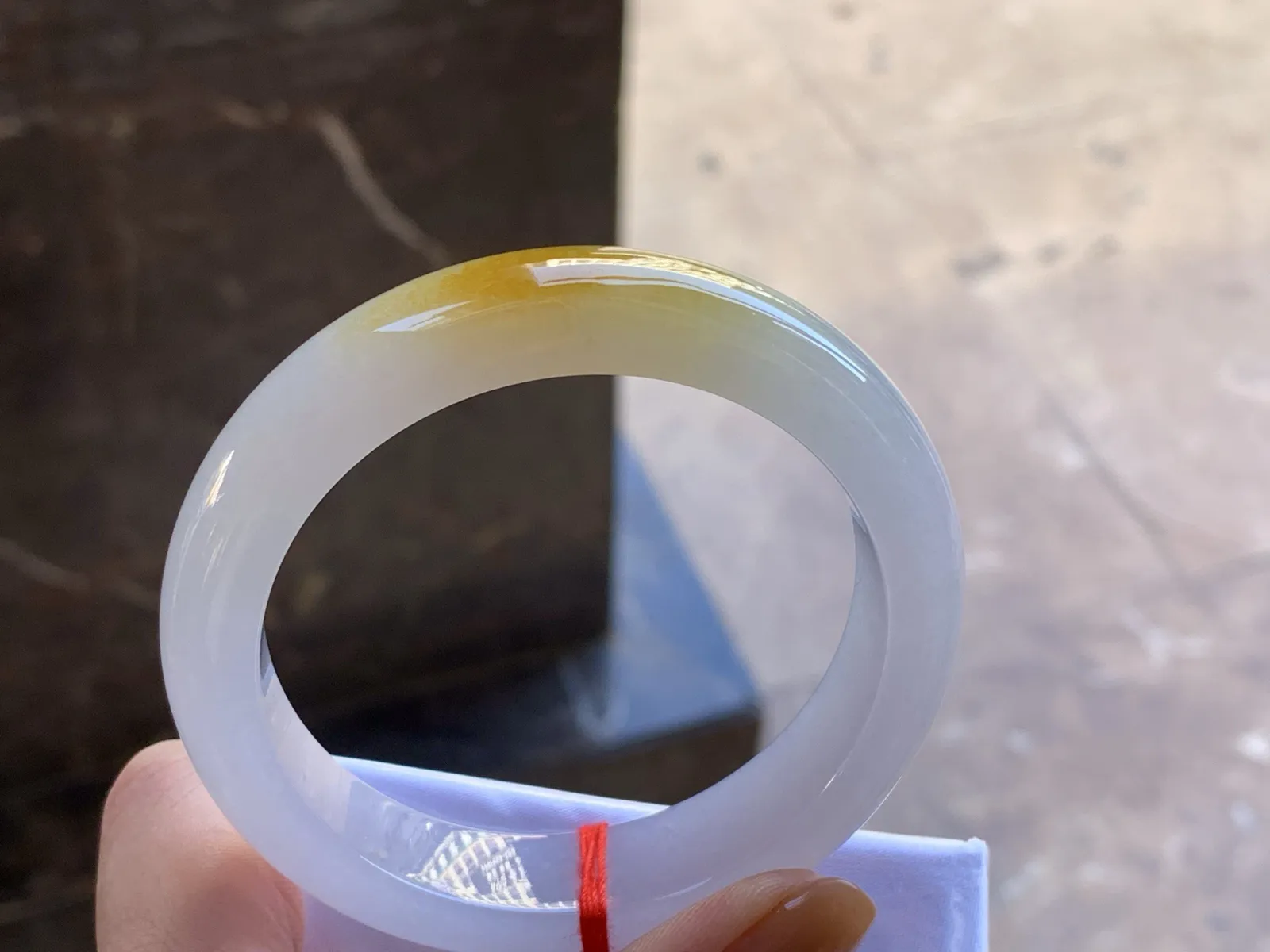 56-13.3-9

黄翡手镯^_^
水润独特