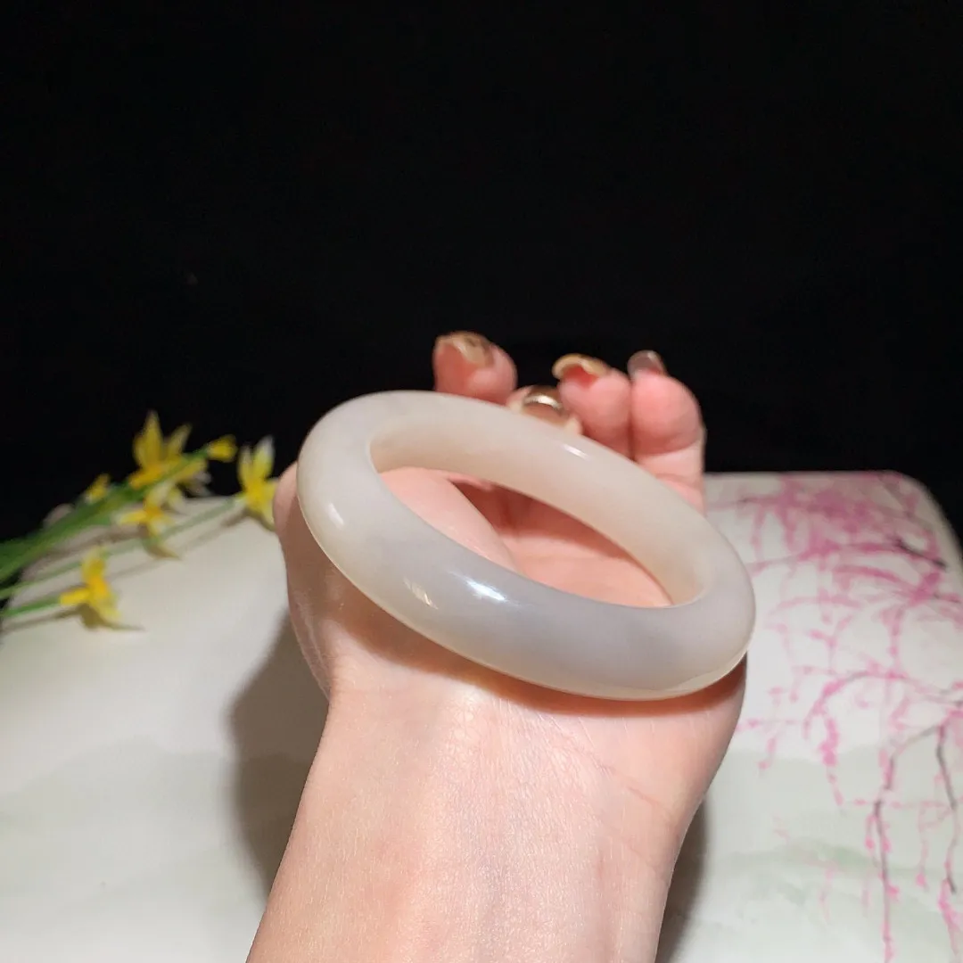 和田玉54.5圈口藕粉漂紫双色手镯！玉质细腻油润 底色纯净 无裂无杂 脂粉好，品质好！