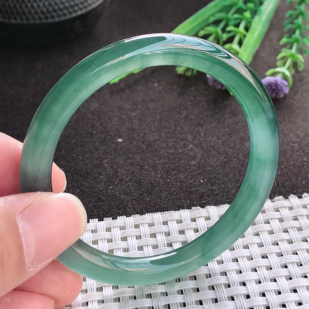 实拍翡翠A货51.5/7.2/7.5老坑冰透果冻胶冰晴满色蓝韵圆条手镯翡翠玉镯女款百搭