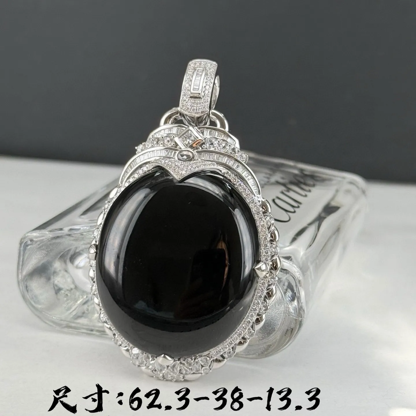 豪镶墨翠蛋面吊坠 种好色正 黑度极好 打灯通透 油性十足 尺寸62.3