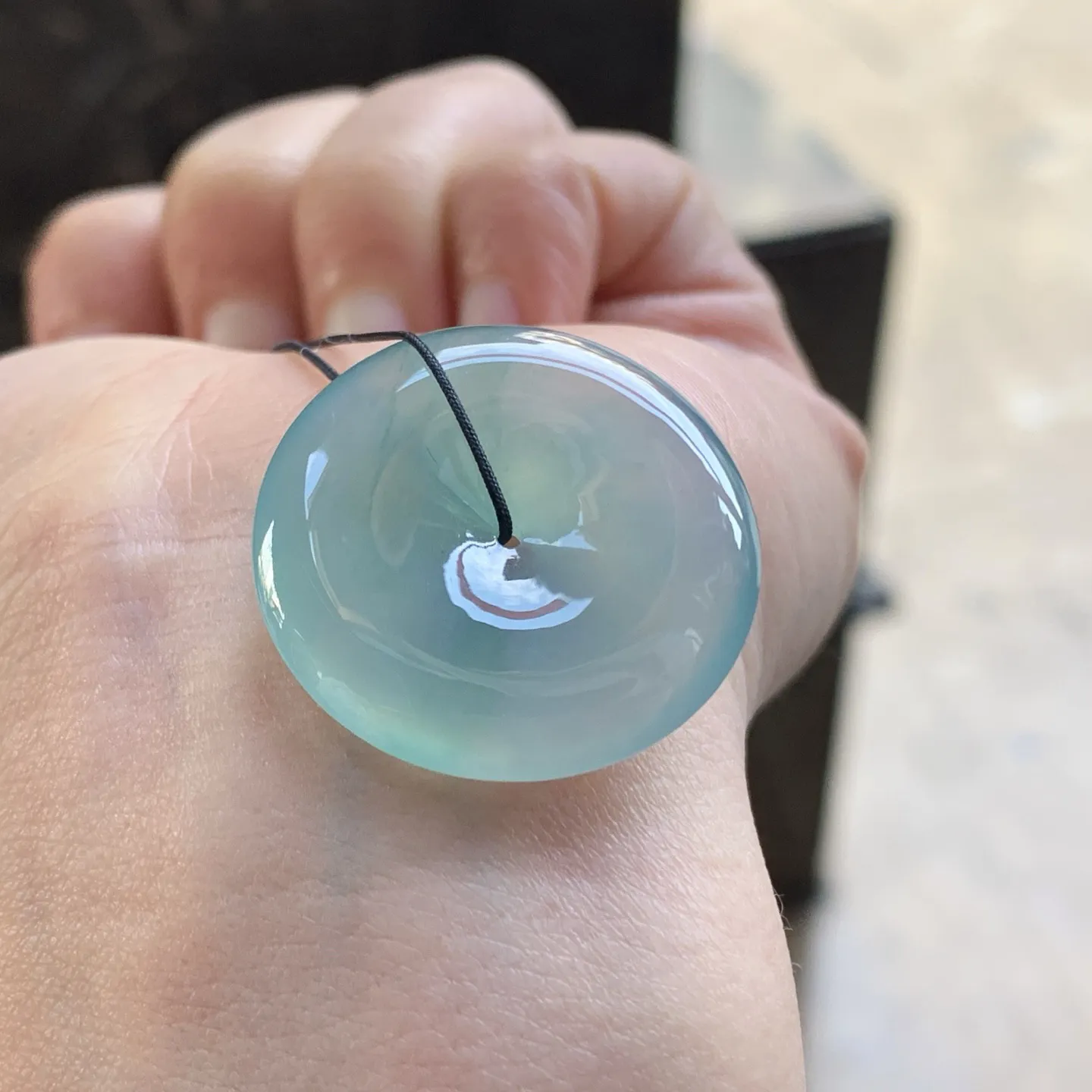 冰种蓝水平安扣
底色漂亮