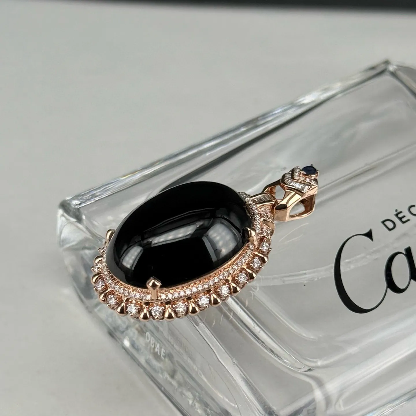 精品18k豪镶墨翠蛋面吊坠 种好色正 黑度极好 打灯通透 油性十足 尺寸39