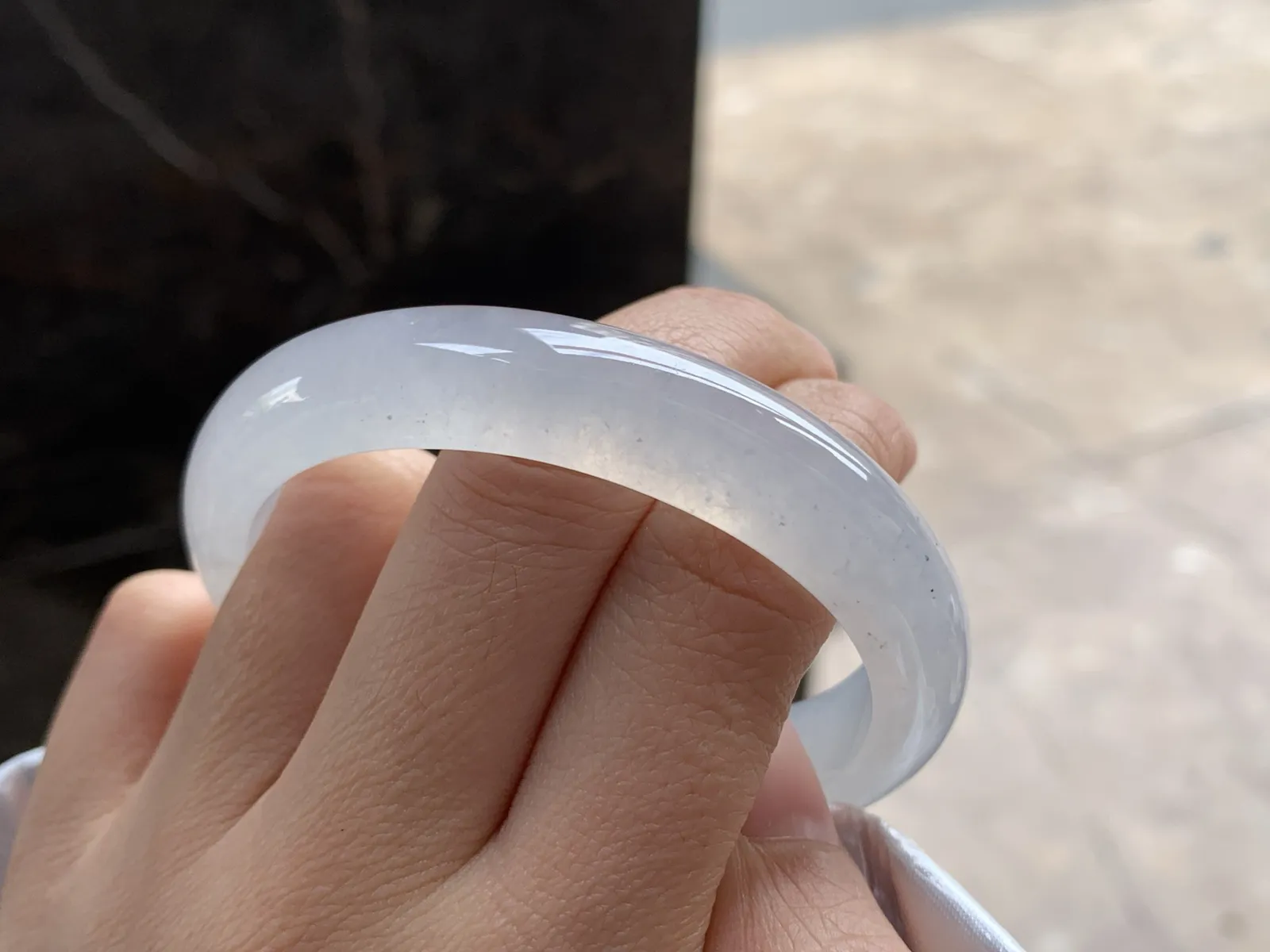 53-11.5-6.9

冰种贵妃手镯^_^冰透 正圈51可以带