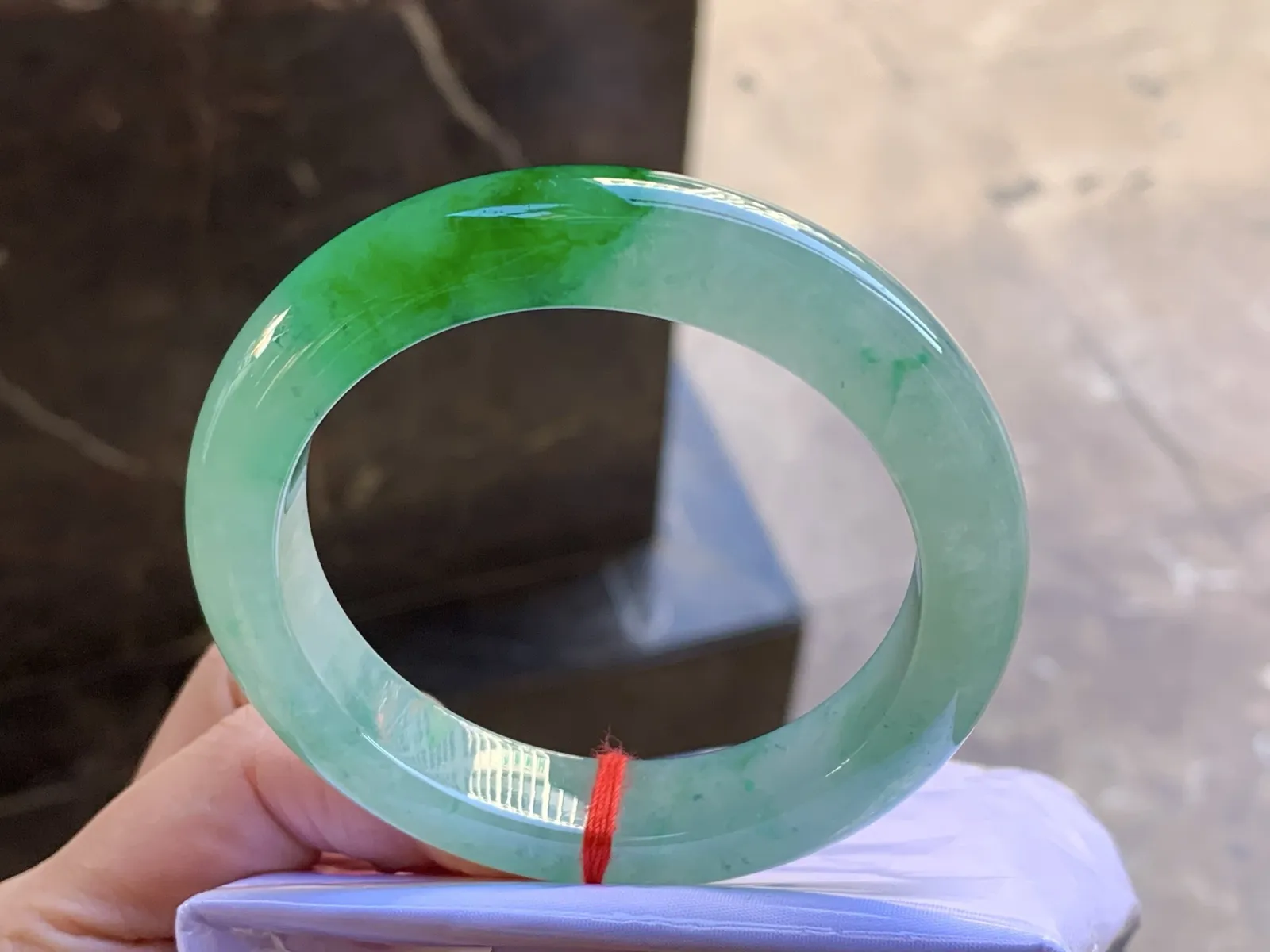 55.5-12.3-9.5

糯冰带色手镯^_^ 颜色漂亮水润