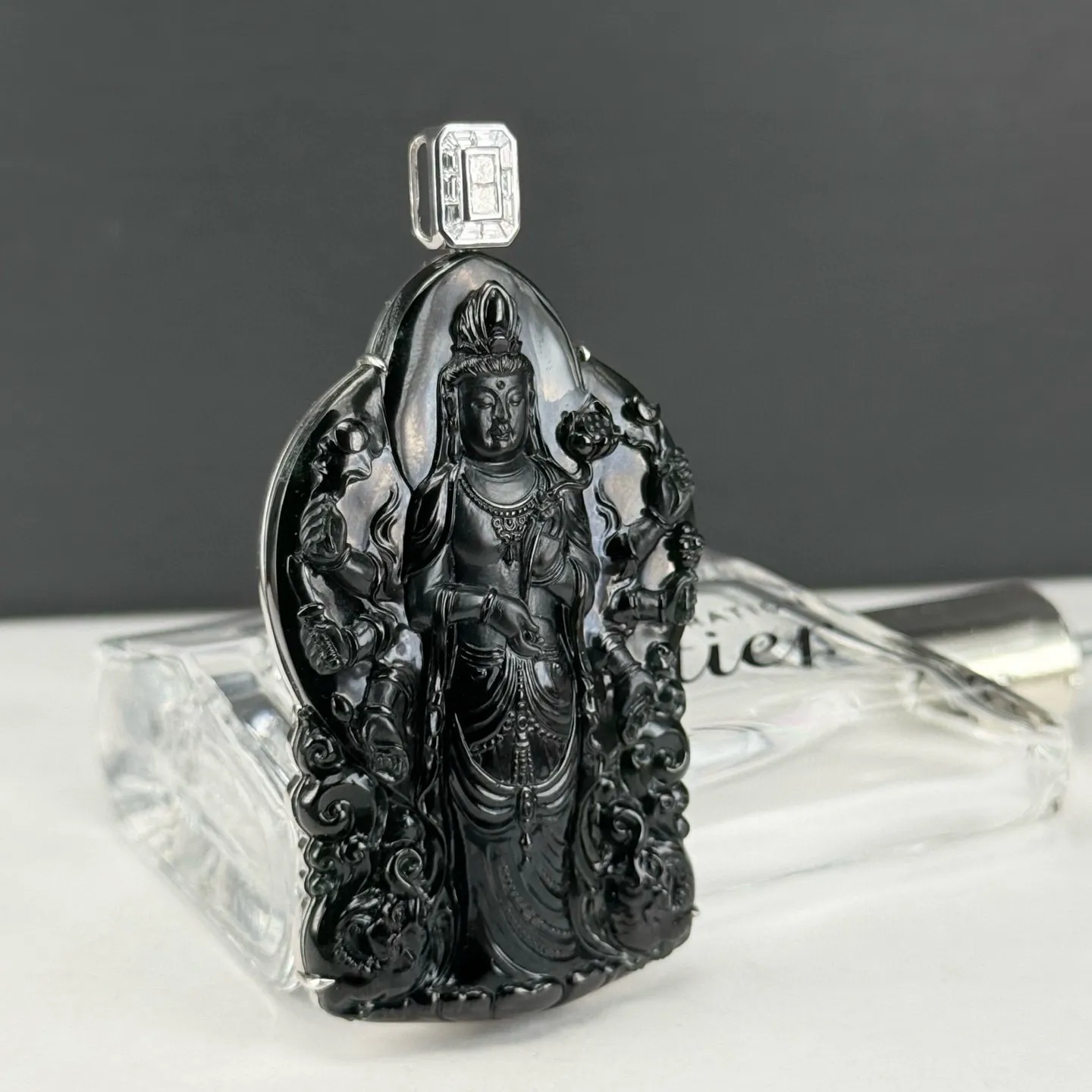 精品18k墨翠千手观音 种好色正 黑度极好打灯通透 油性十足 尺寸78.9