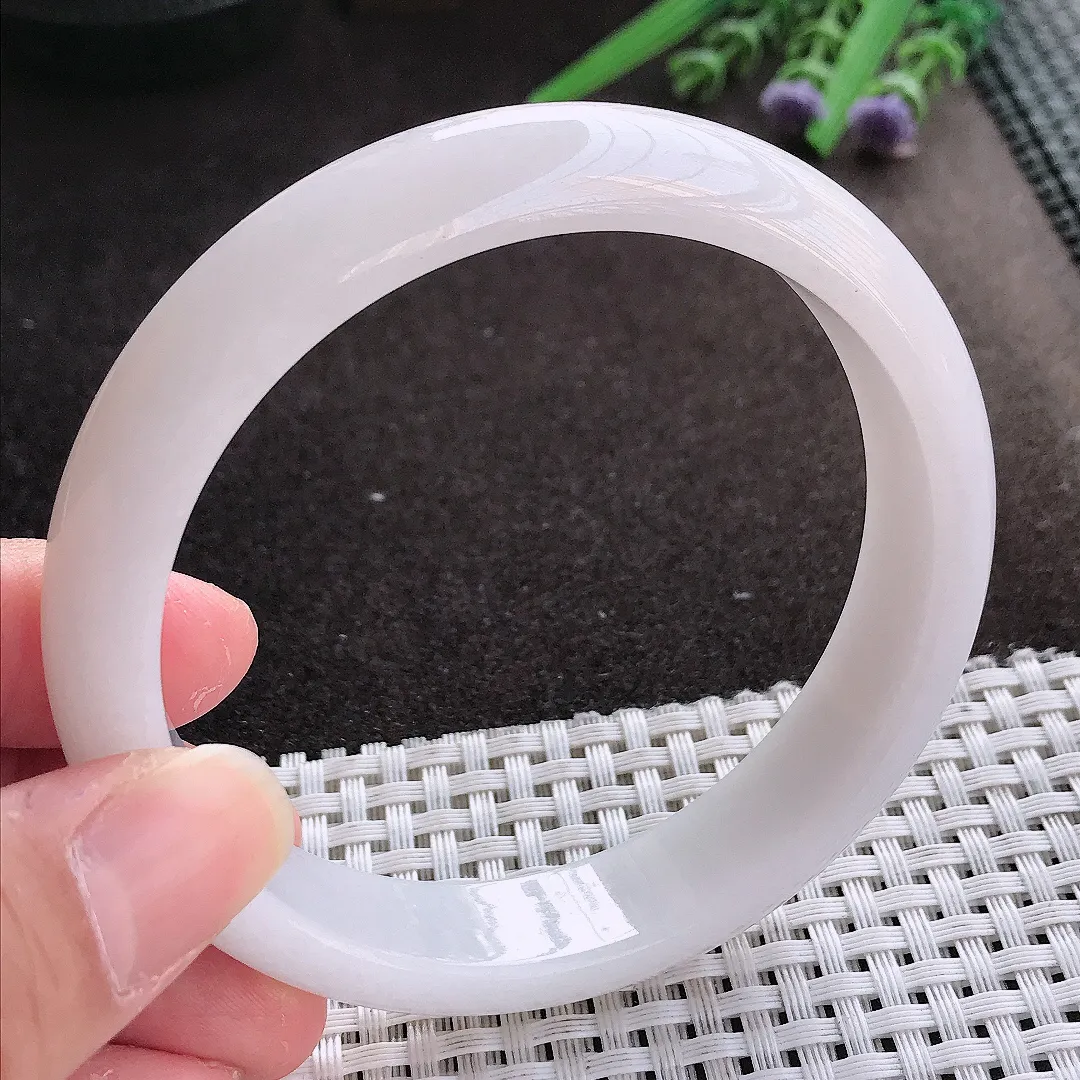 实拍翡翠A货63/13.9/8大圈口老坑秀气冰润月光白手镯宽边翡翠玉镯女款百搭